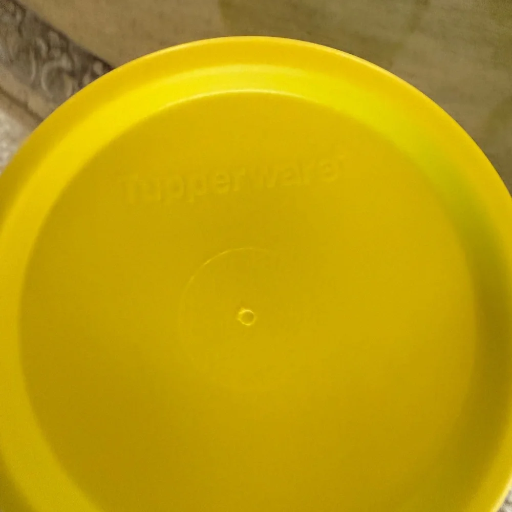 Tupperware Snack Cup Set of 4 Clear with Yellow Lids 4 Oz New